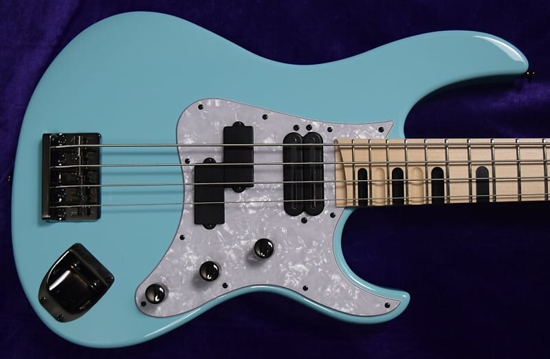 

Yamaha Attitude III Limited (Билли Шихан), Sonic Blue с Maple Attitude III Limited (Billy Sheehan)