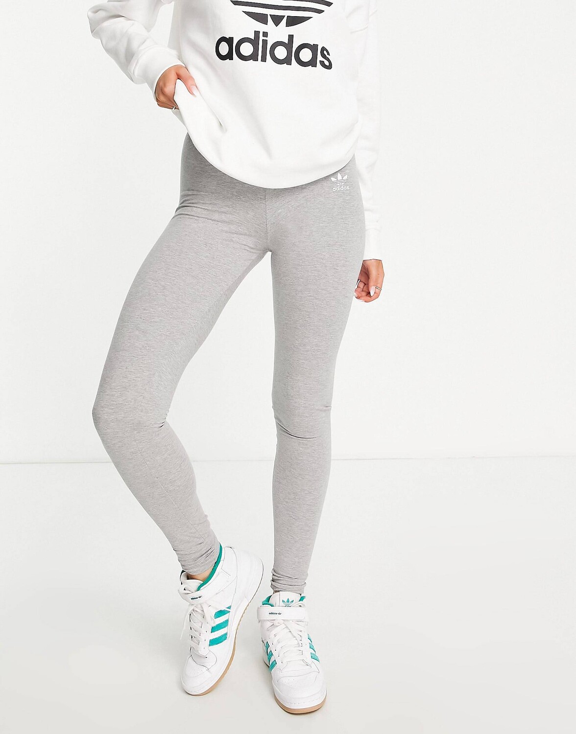 

Серые леггинсы adidas Originals essentials, Серый