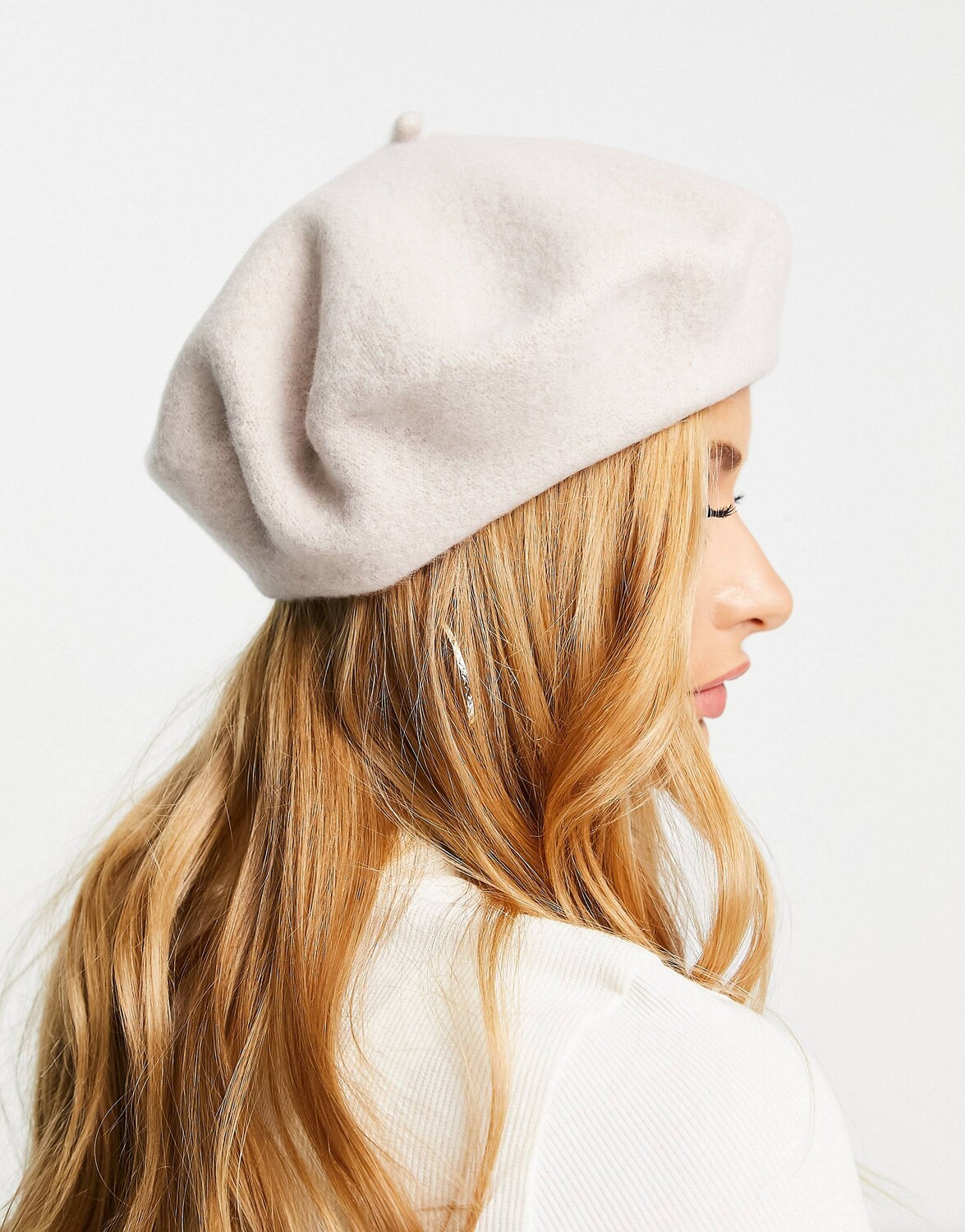 

Белый зимний шерстяной берет ASOS DESIGN