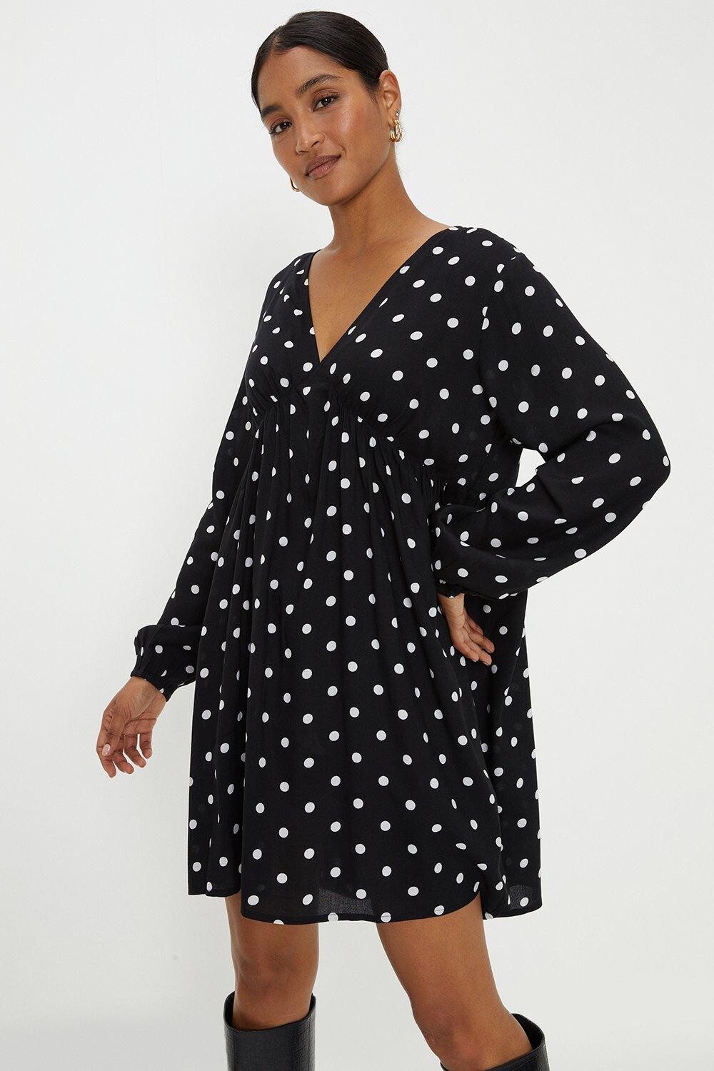 

Многоуровневое мини-платье черного цвета с V-образным вырезом Dorothy Perkins, черный