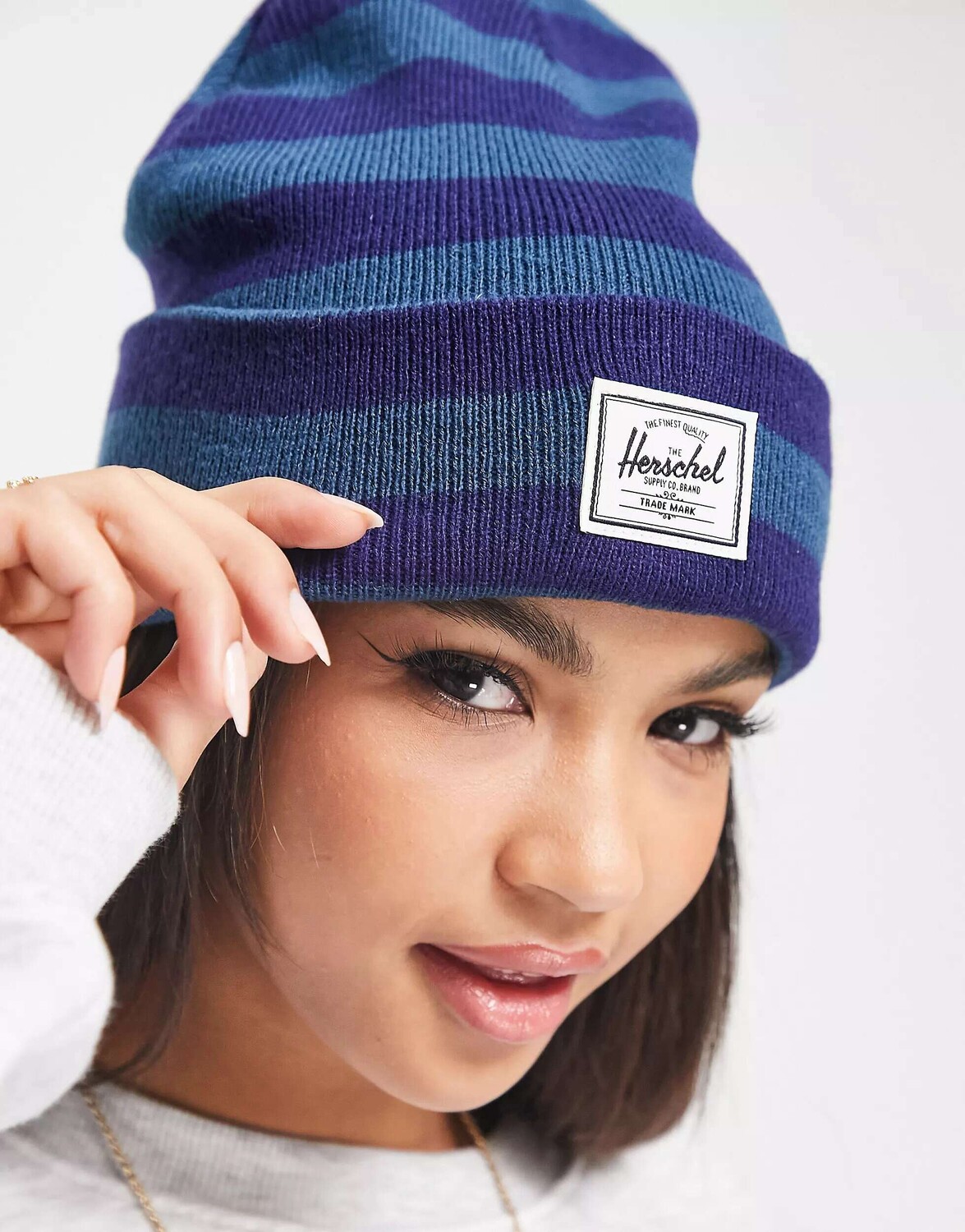 

Классическая шапка-бини с логотипом Herschel Supply Co. Elmer в синюю полоску