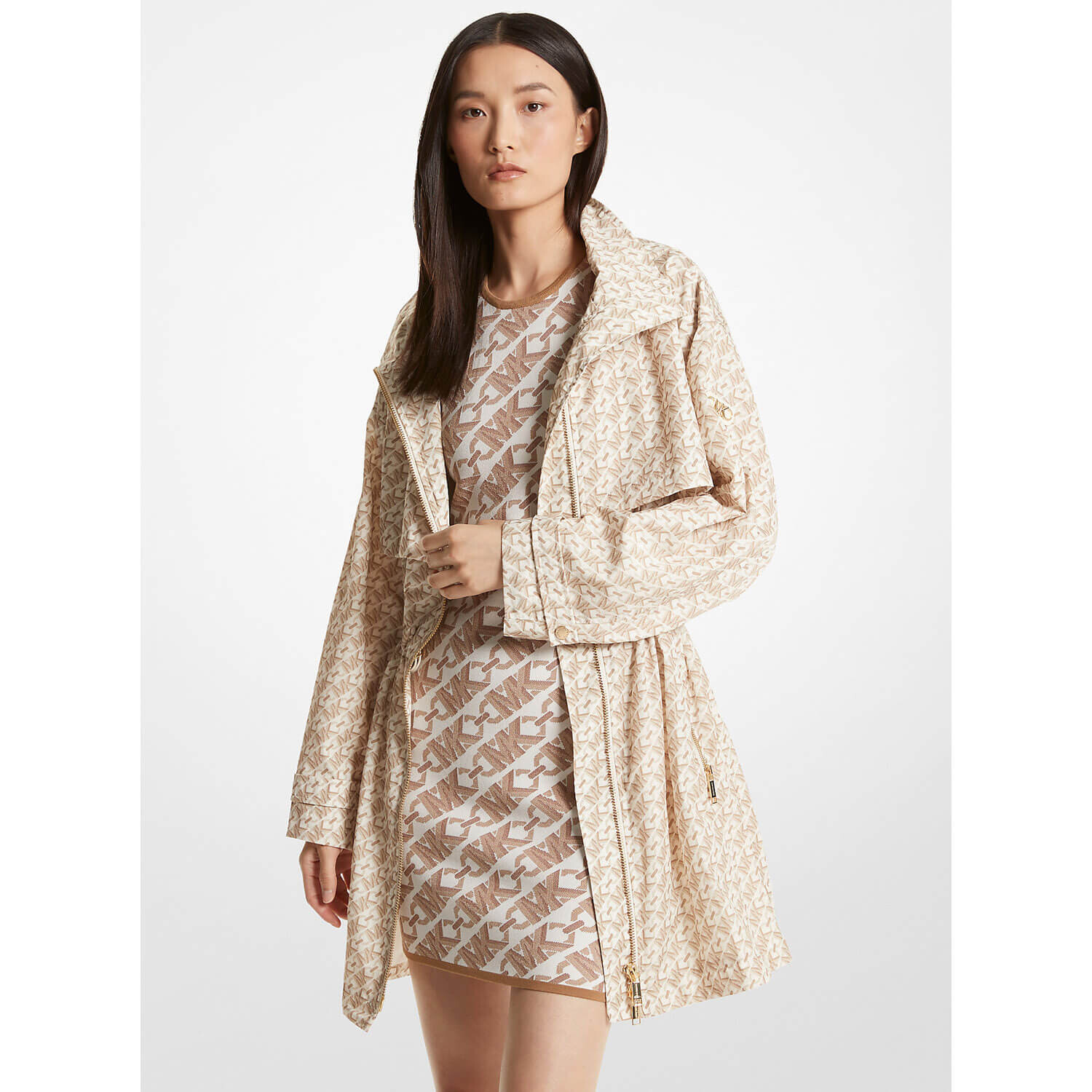 

Анорак Michael Michael Kors Empire Signature Logo Print, бежевый