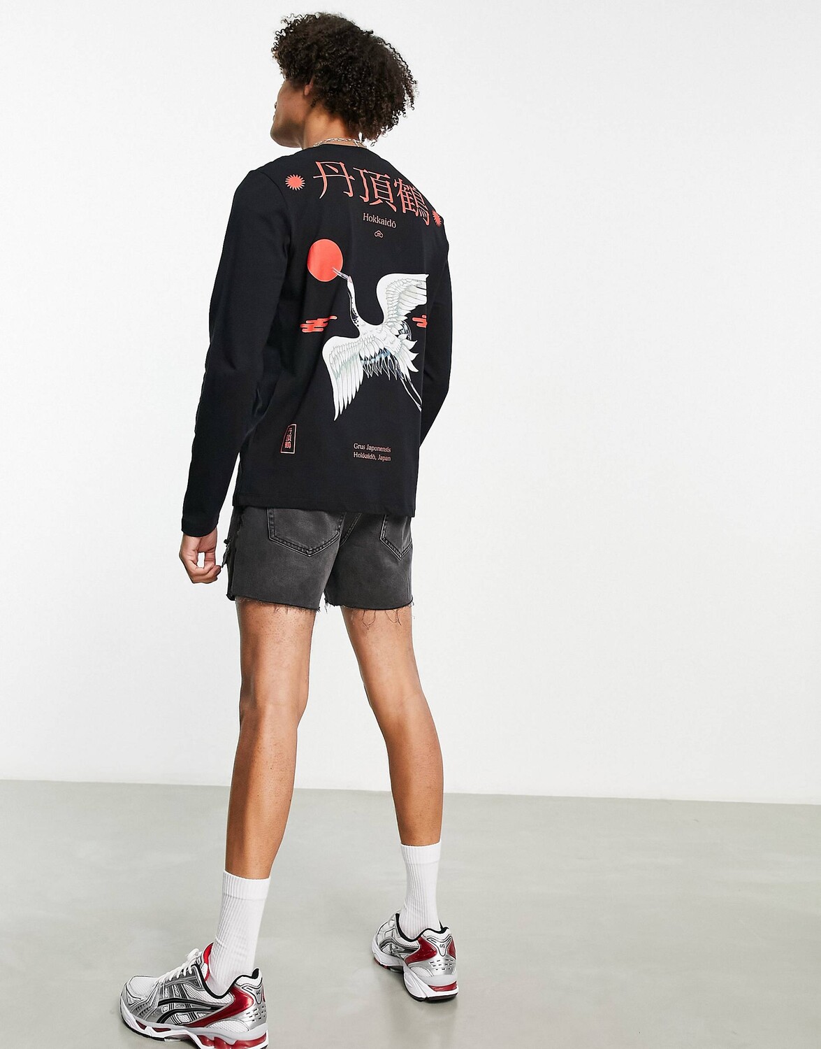 

Черная футболка с длинным рукавом с сувенирным принтом ASOS DESIGN спереди и сзади ASOS DESIGN