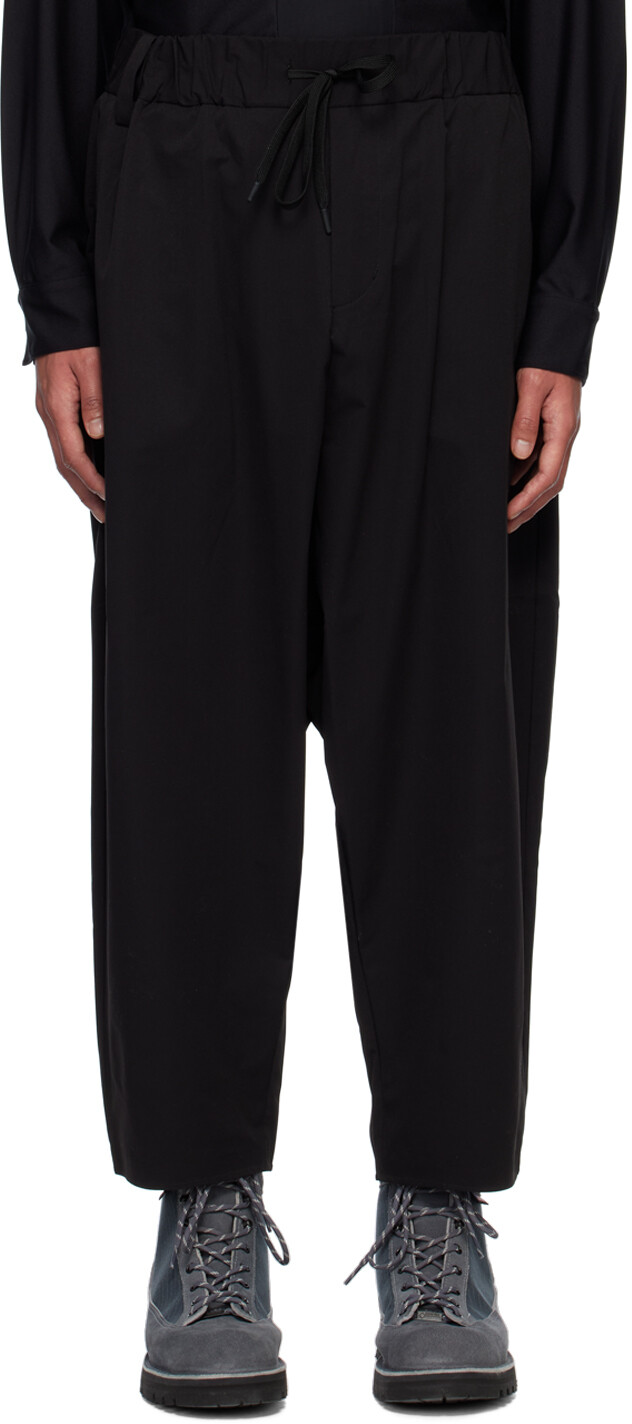 

Черные брюки Саруэль White Mountaineering︎