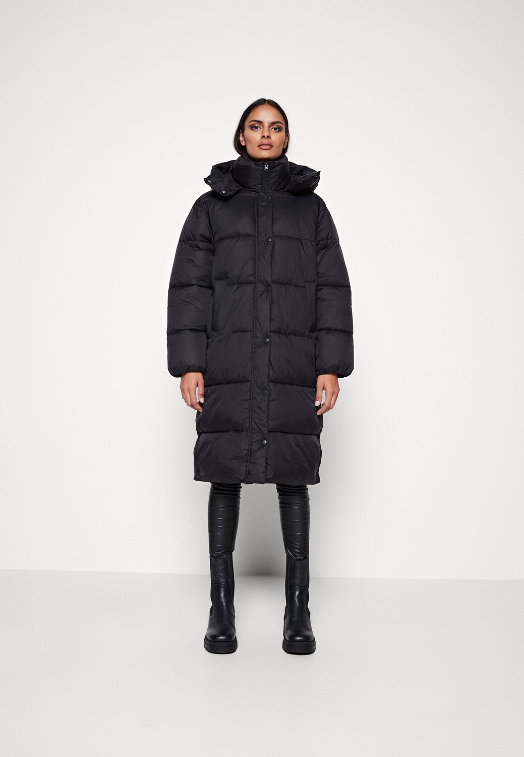 

Пальто зимнее Gina Tricot, черный