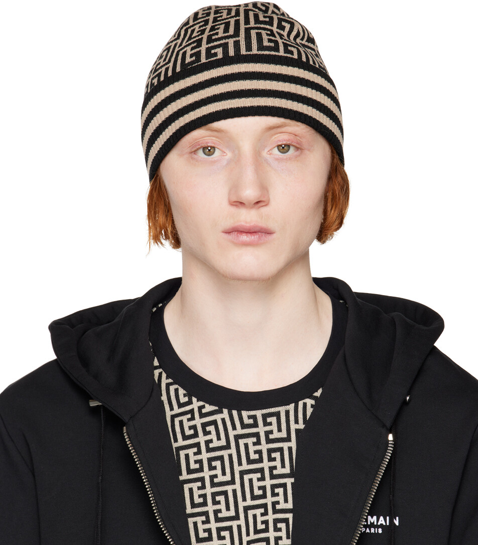 

Черно-серая шапка с монограммой Balmain