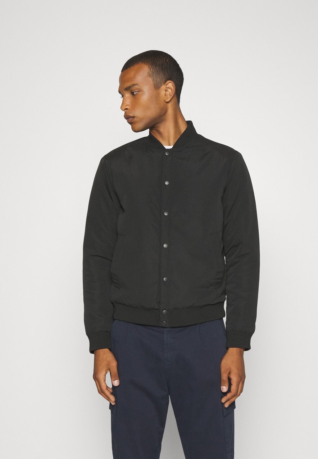 

Бомбер Jack & Jones