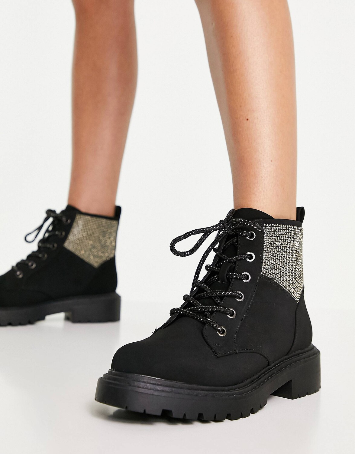 

Черные походные ботинки с украшением ASOS DESIGN Amelie