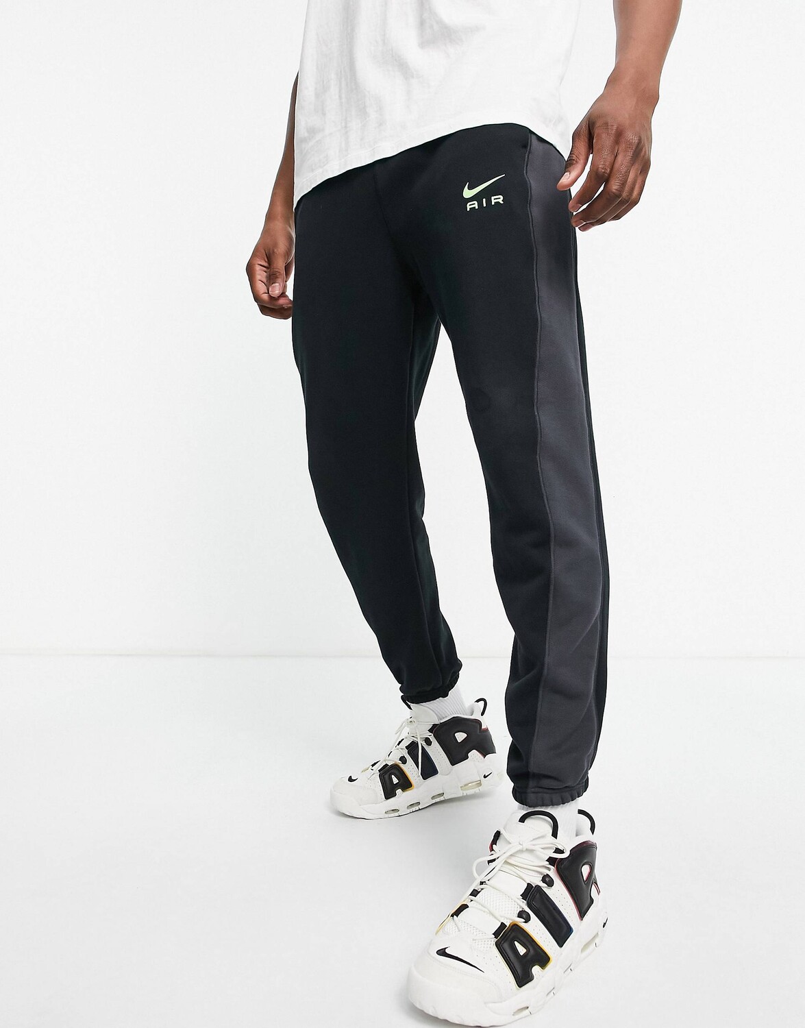 

Черные джоггеры Nike Air Pack