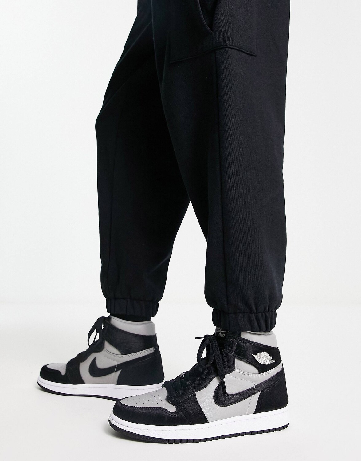 

Серые/черные кроссовки Air Jordan 1 Retro Hi