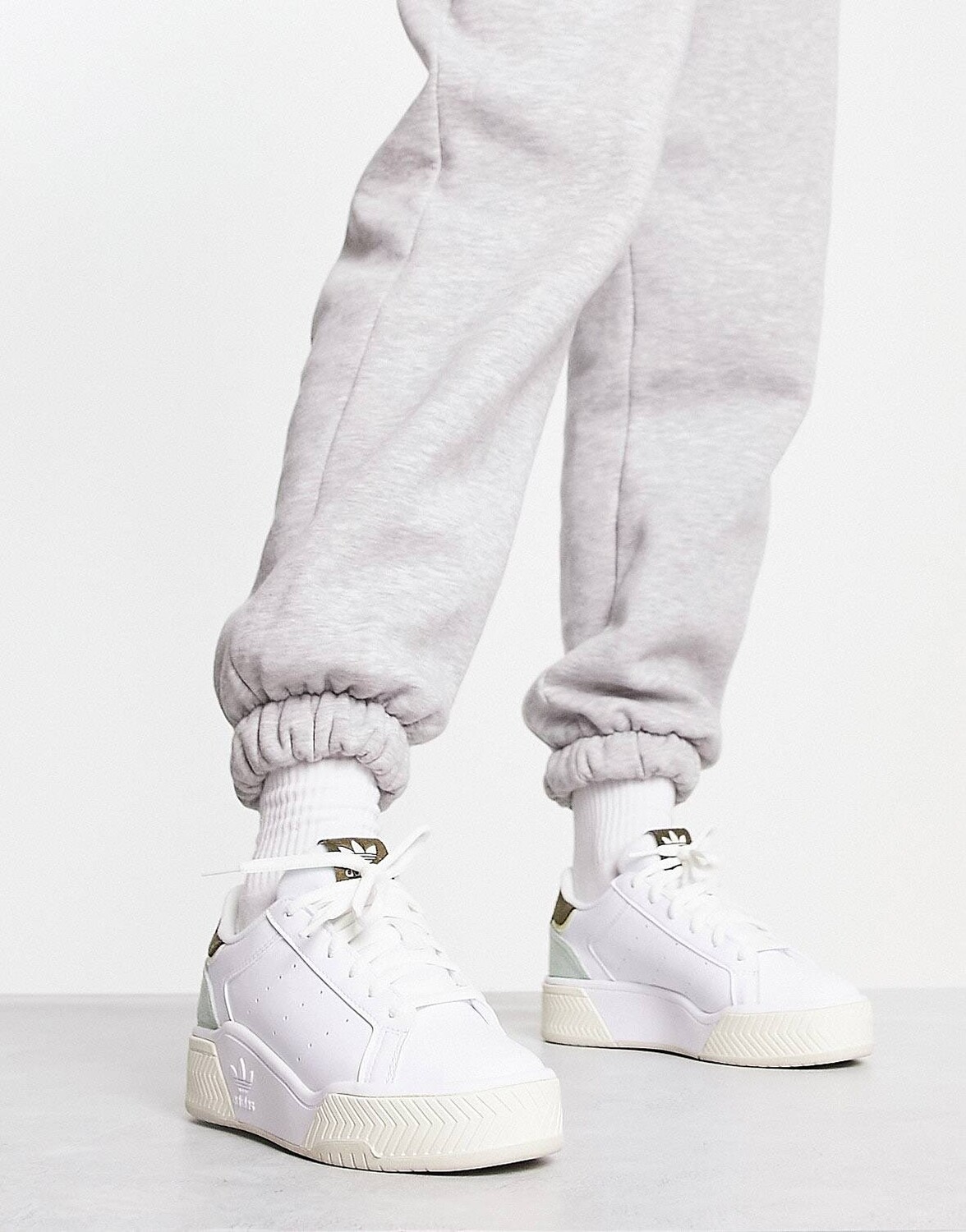 

Бежевые кроссовки adidas Originals Court Tourino
