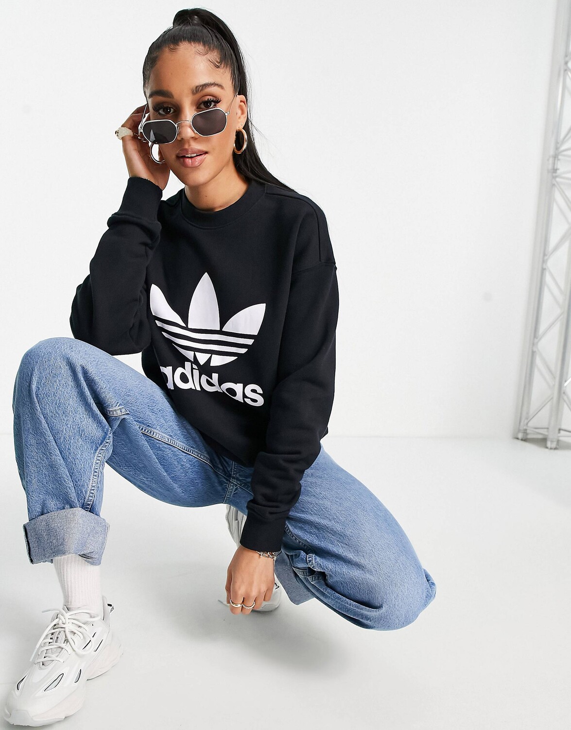 

Черная толстовка с крупным логотипом adidas Originals, Черный