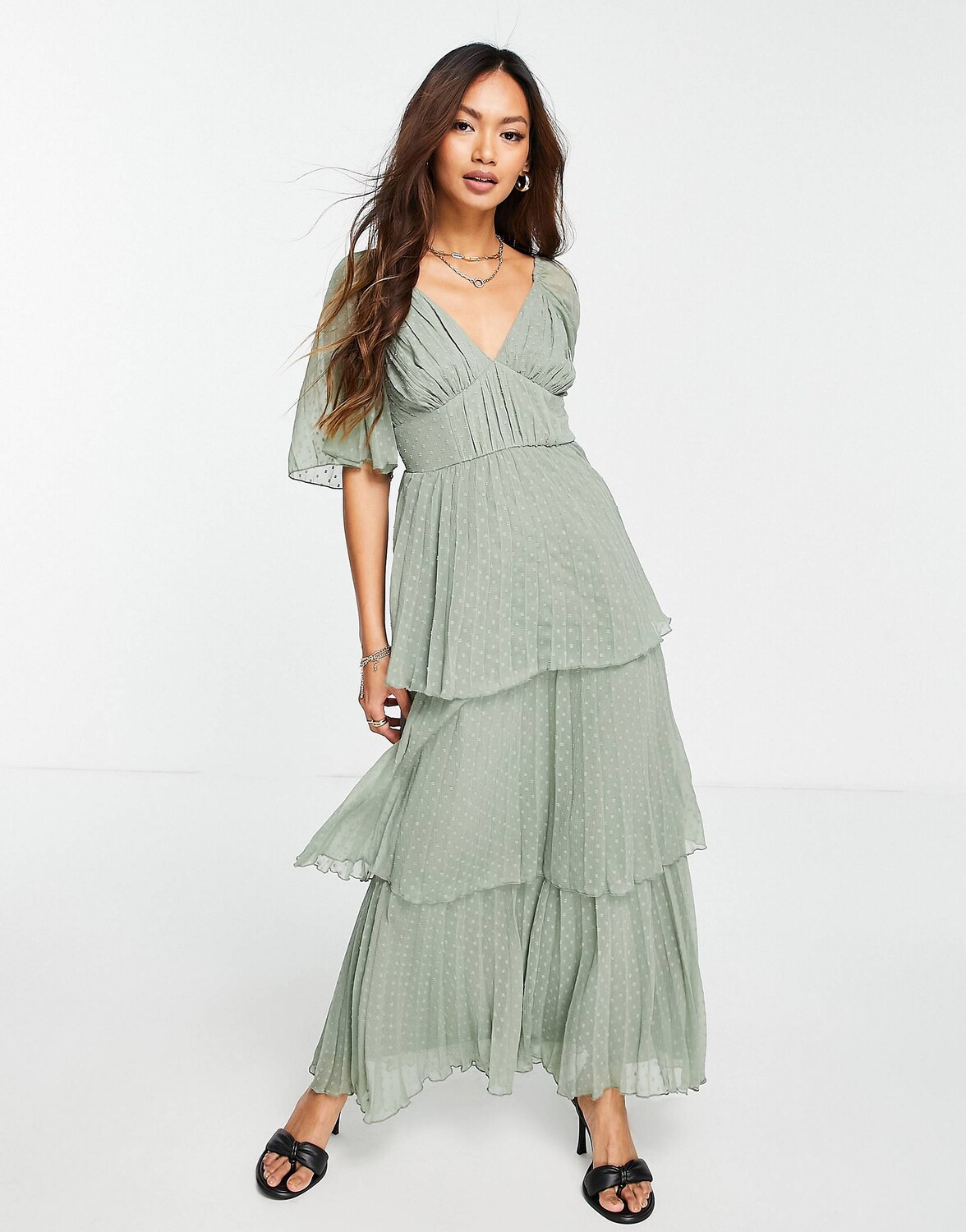

Зеленое плиссированное платье миди добби с ярусной юбкой ASOS DESIGN