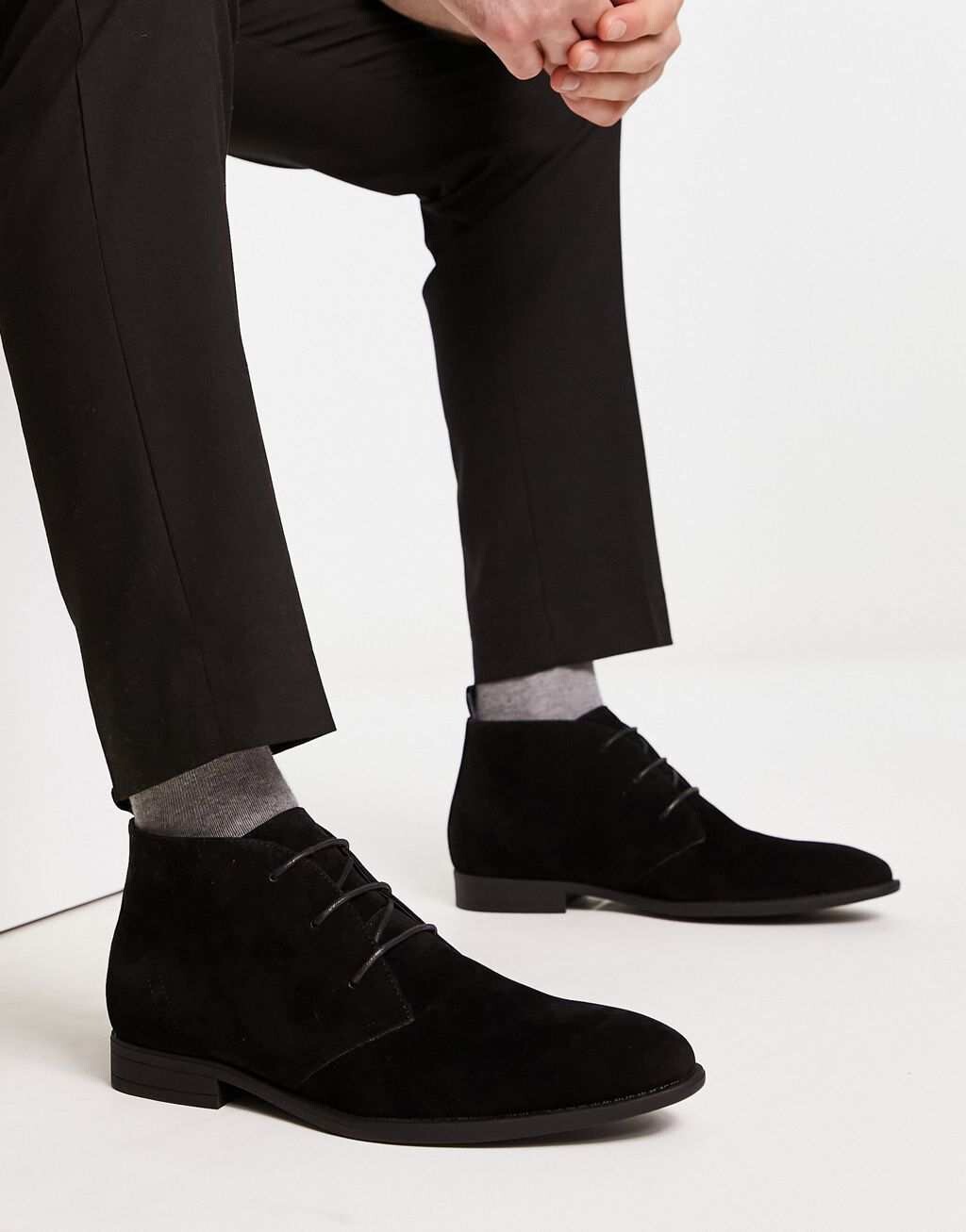

Черные ботинки чукка из искусственной замши ASOS DESIGN, Черный
