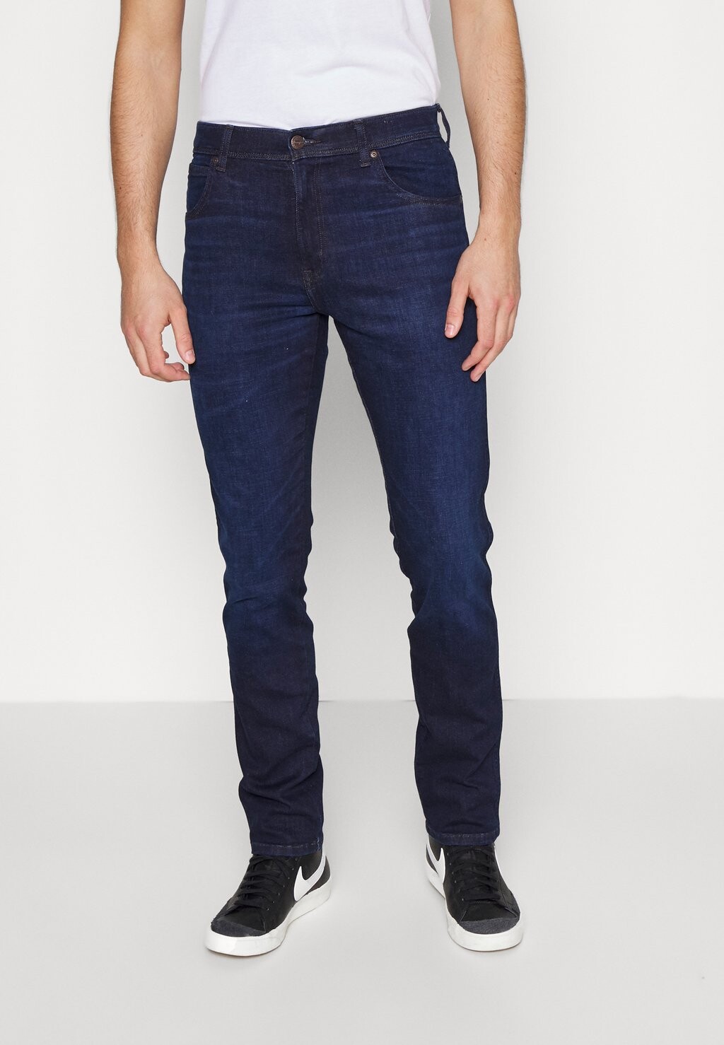 

Джинсы Slim fit Wrangler