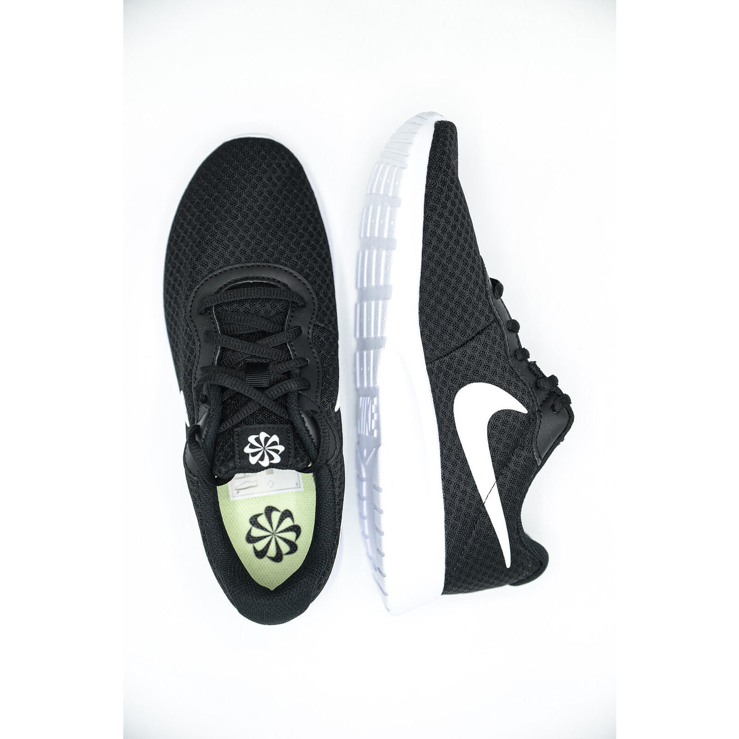 

Кроссовки Nike Tanjun, черно-белый