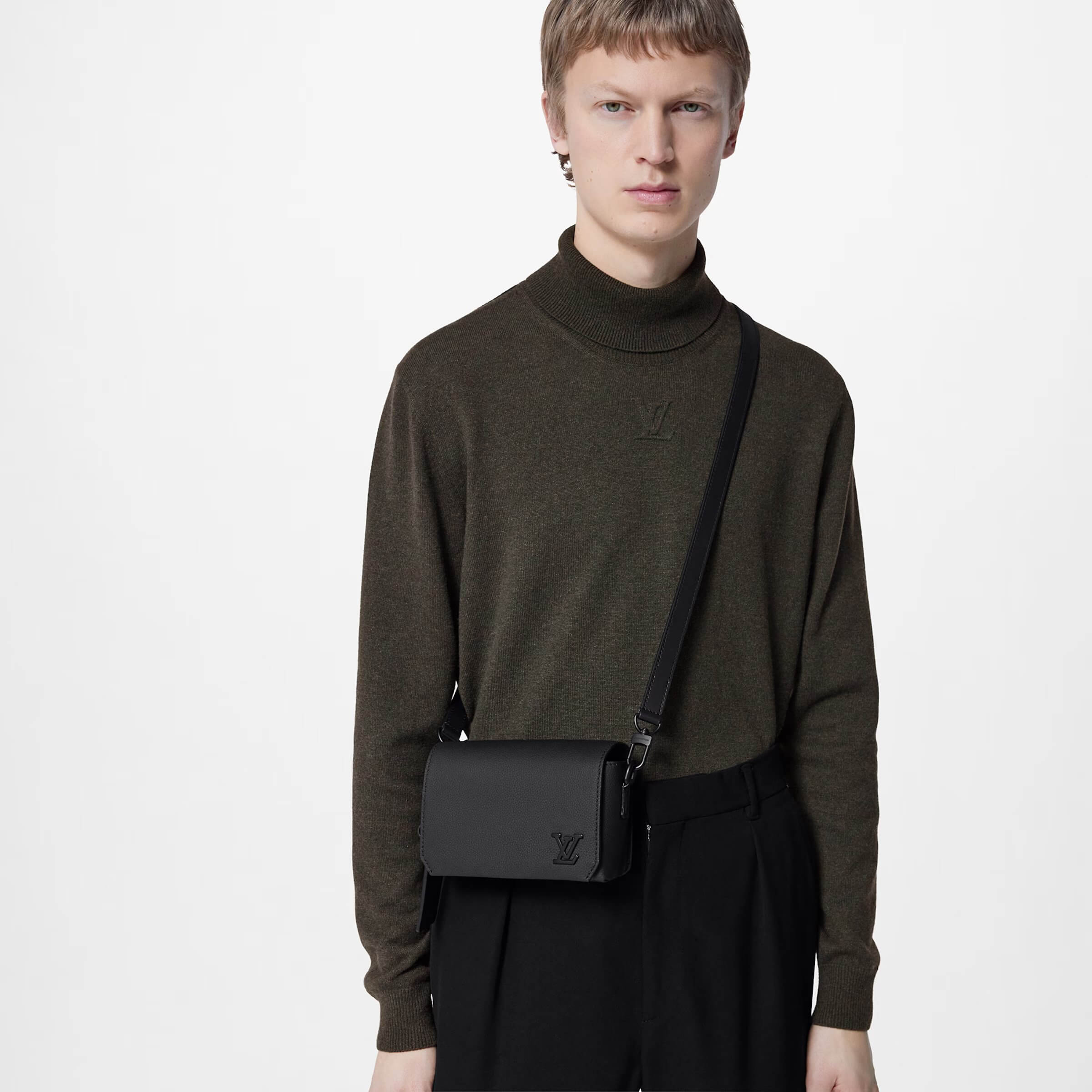 цена Сумка-бумажник Louis Vuitton Fastline Wearable, черный