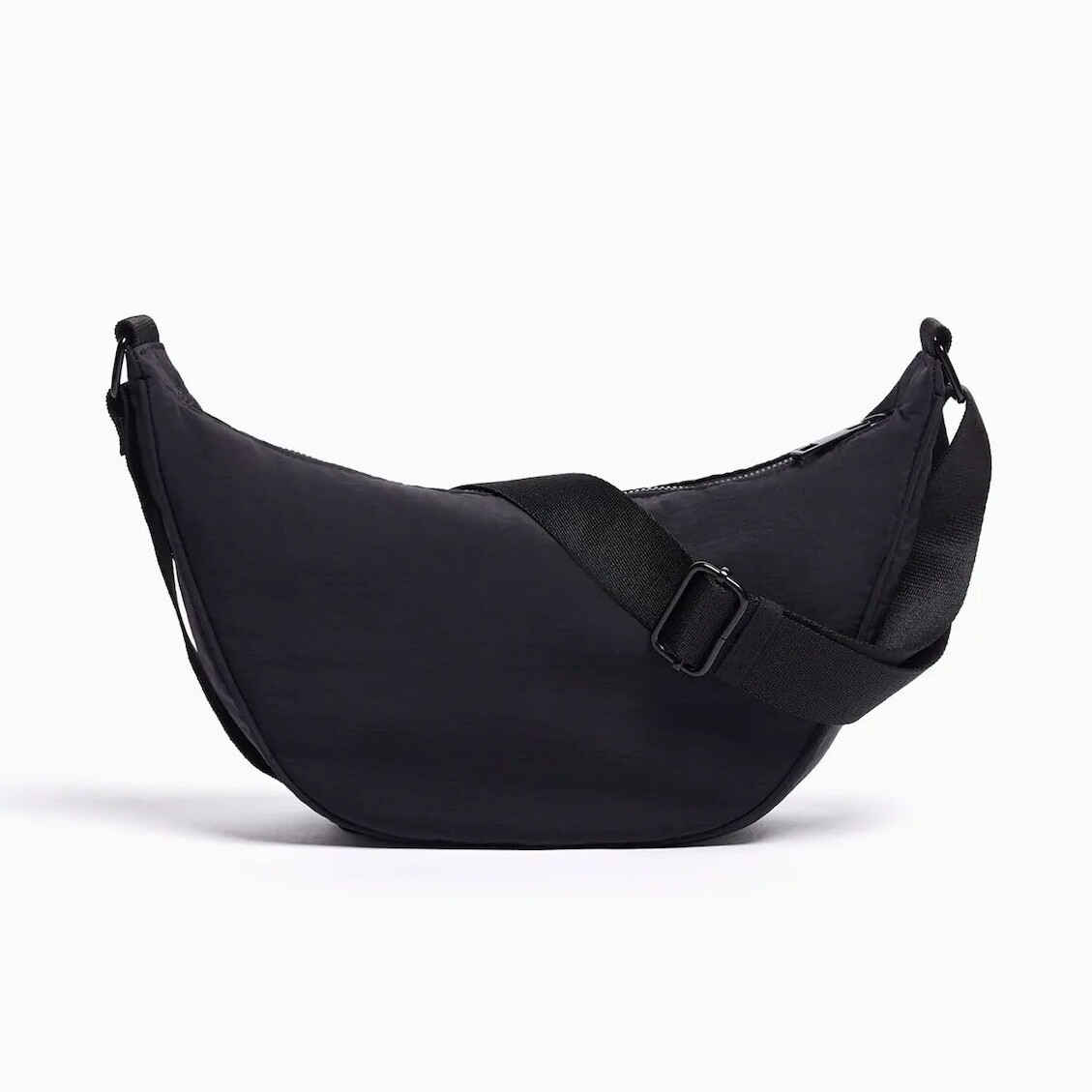 

Сумка хобо Bershka Nylon Blend With Adjustable Strap, черный