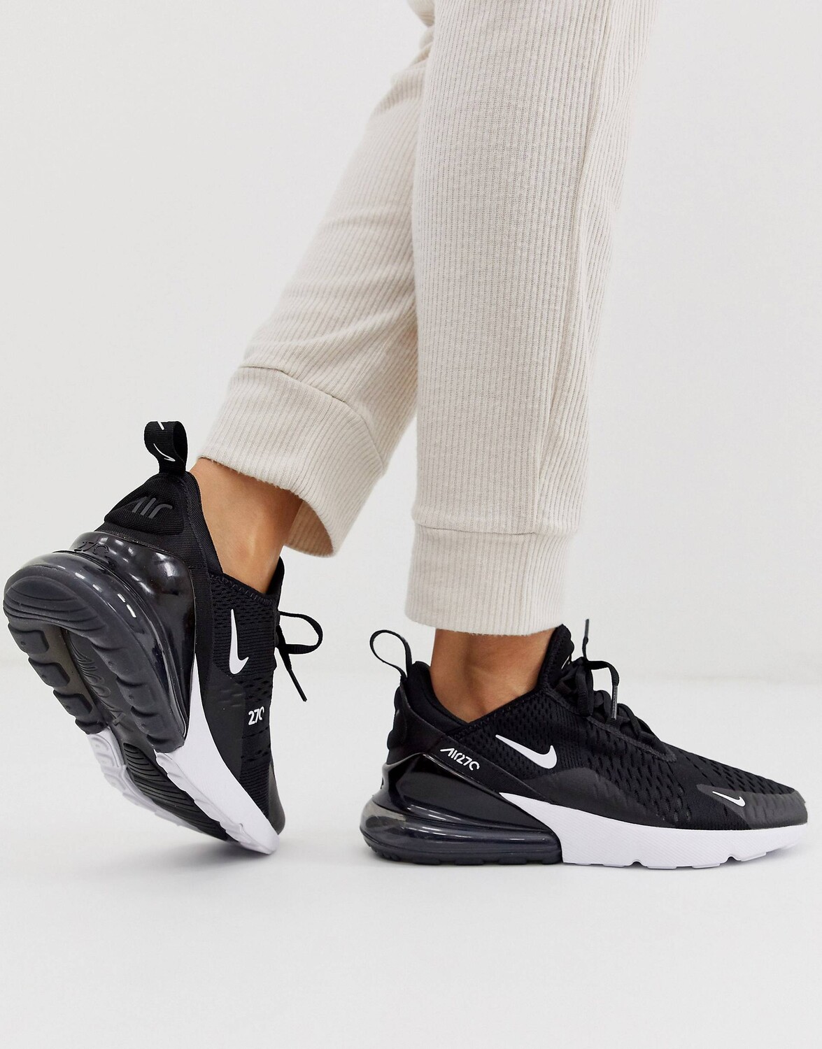 

Кроссовки Nike Air Max 270 в черно-белом цвете