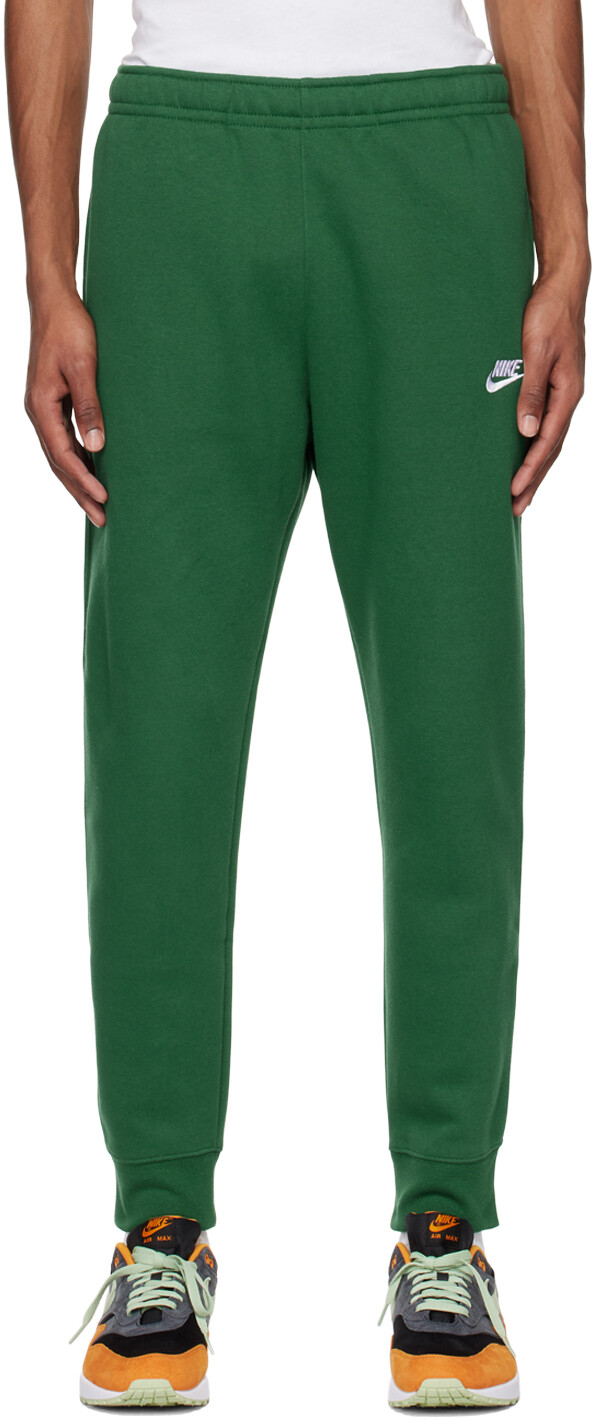 

Зеленые спортивные штаны Sportswear Club Nike