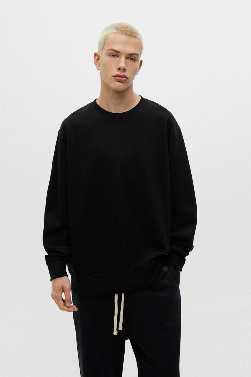 

Базовая толстовка с круглым вырезом и длинными рукавами Pull&Bear, черный