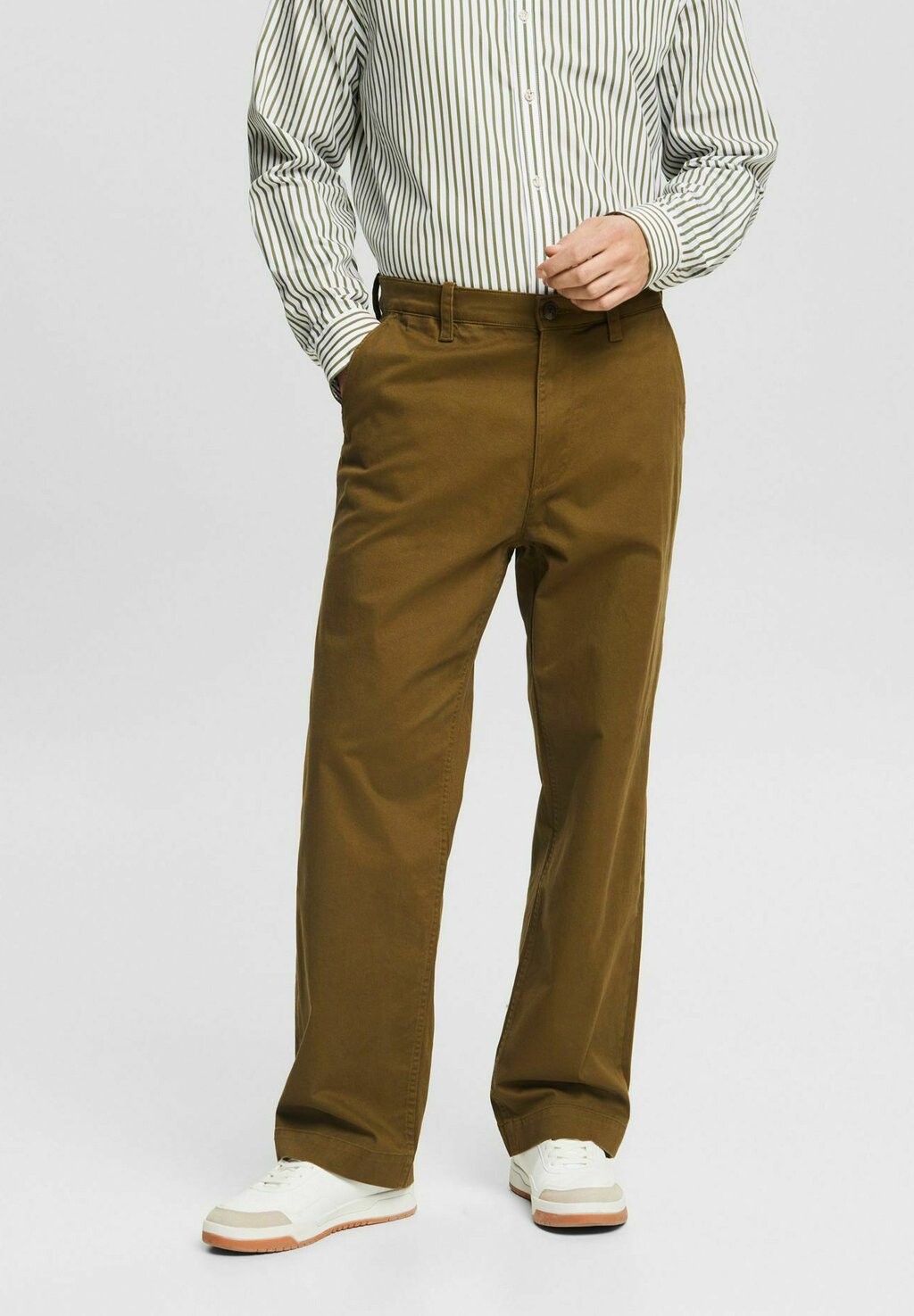 

Джинсы-сигареты Und Mittlerer Bundhohe Esprit, цвет khaki green