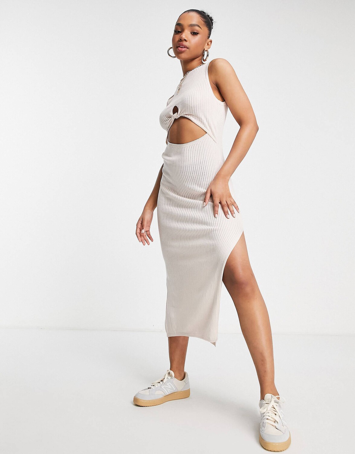 

Овсяное платье макси без рукавов с вырезом спереди ASOS DESIGN
