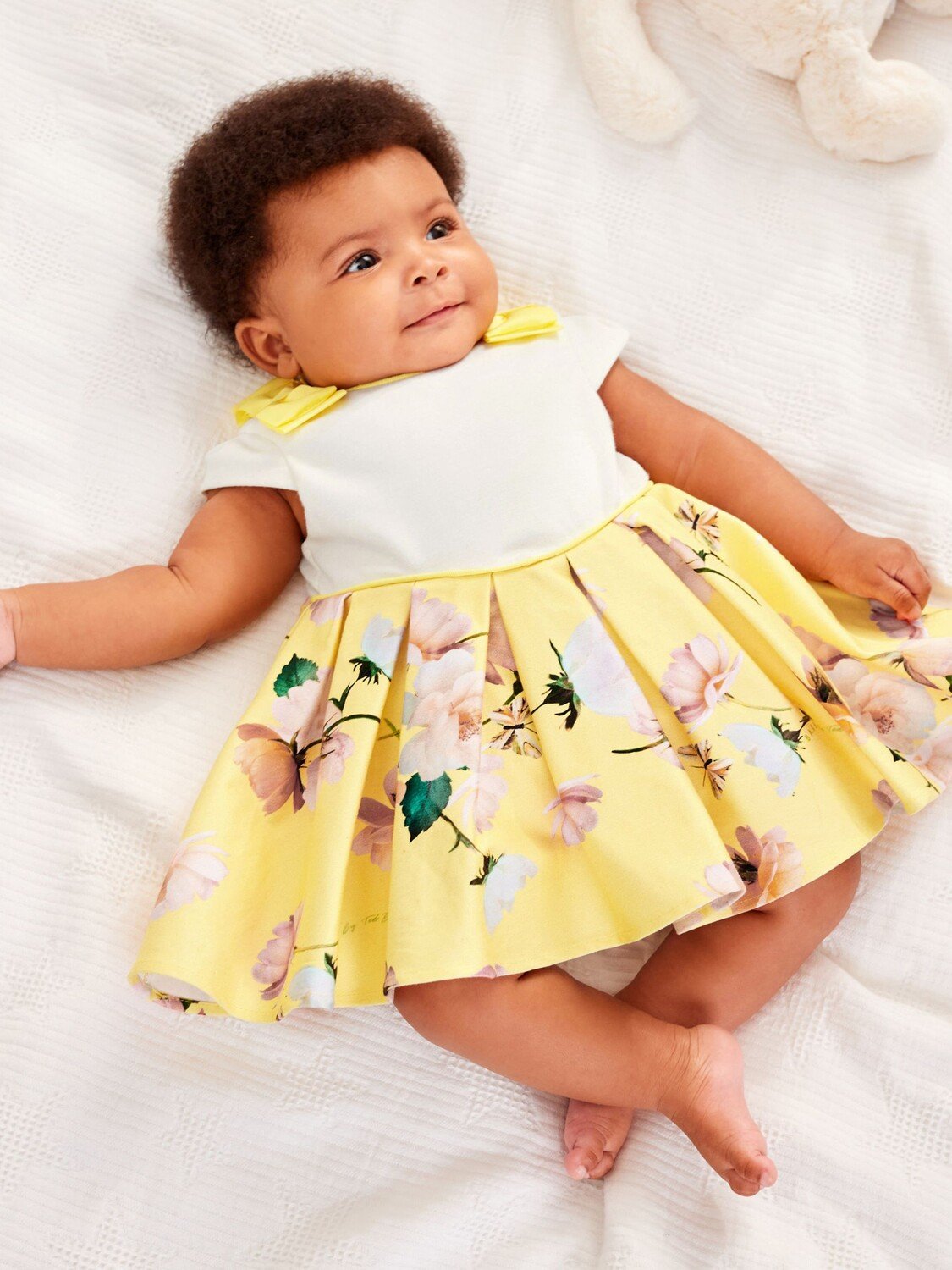 

Платье Ted Baker Baby с цветочным принтом, желтый/белый