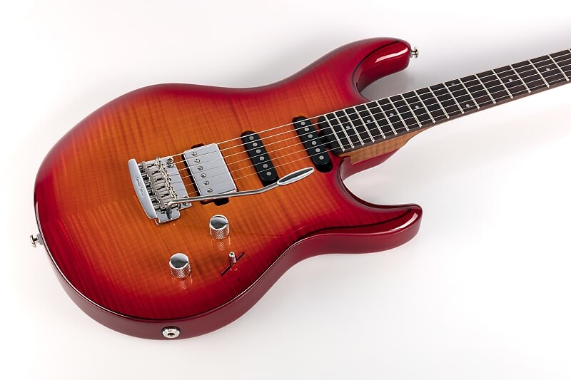 

Электрогитара Music Man Luke III HSS, Cherry Burst Flame