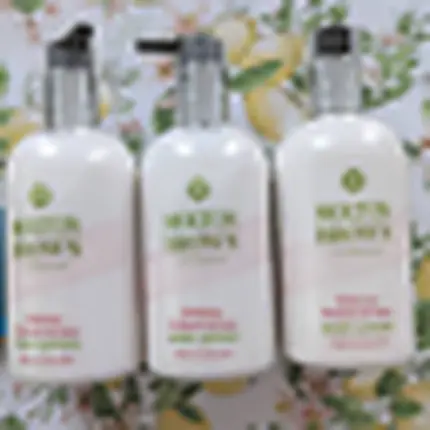 

Molton Brown Delicious Лосьон для тела с ревенем и розой