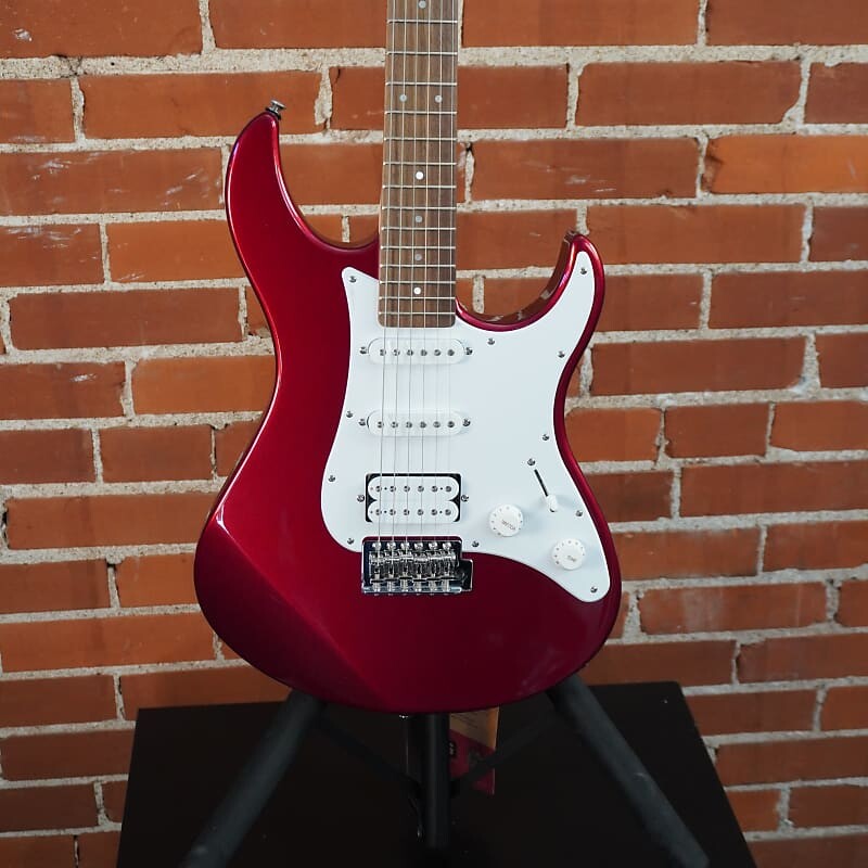 

Yamaha Pacifica PAC012 Цельнокорпусная электрогитара Красный металлик PAC012-RM