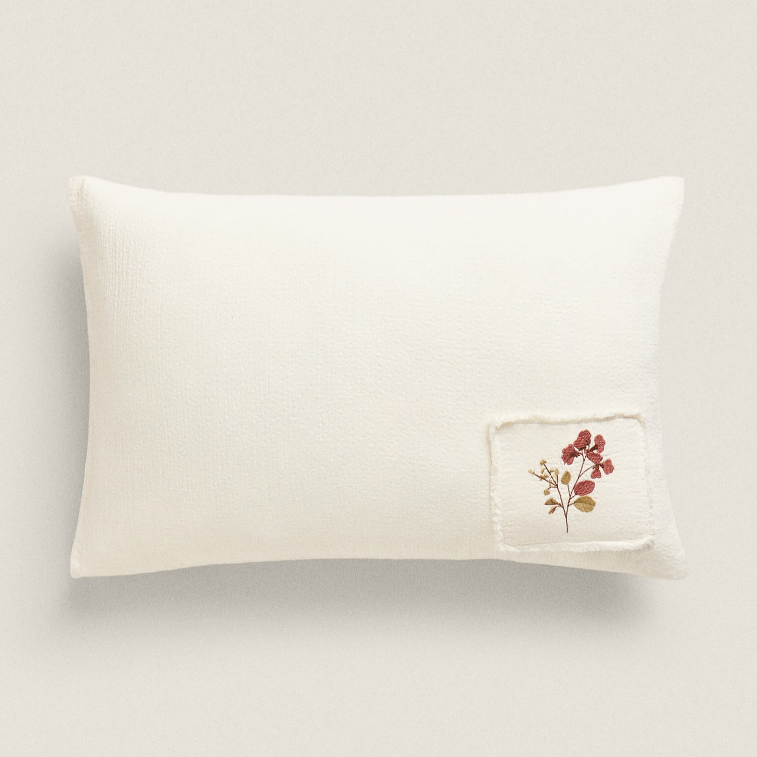 Наволочка декоративная Zara Home With Floral Embroidery, светло-бежевый
