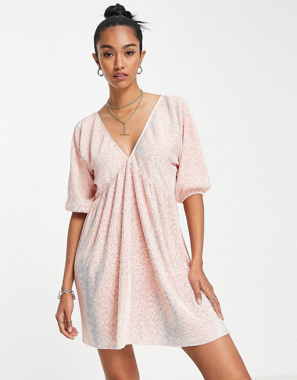 

Розовое плиссированное платье мини с леопардовым принтом ASOS DESIGN