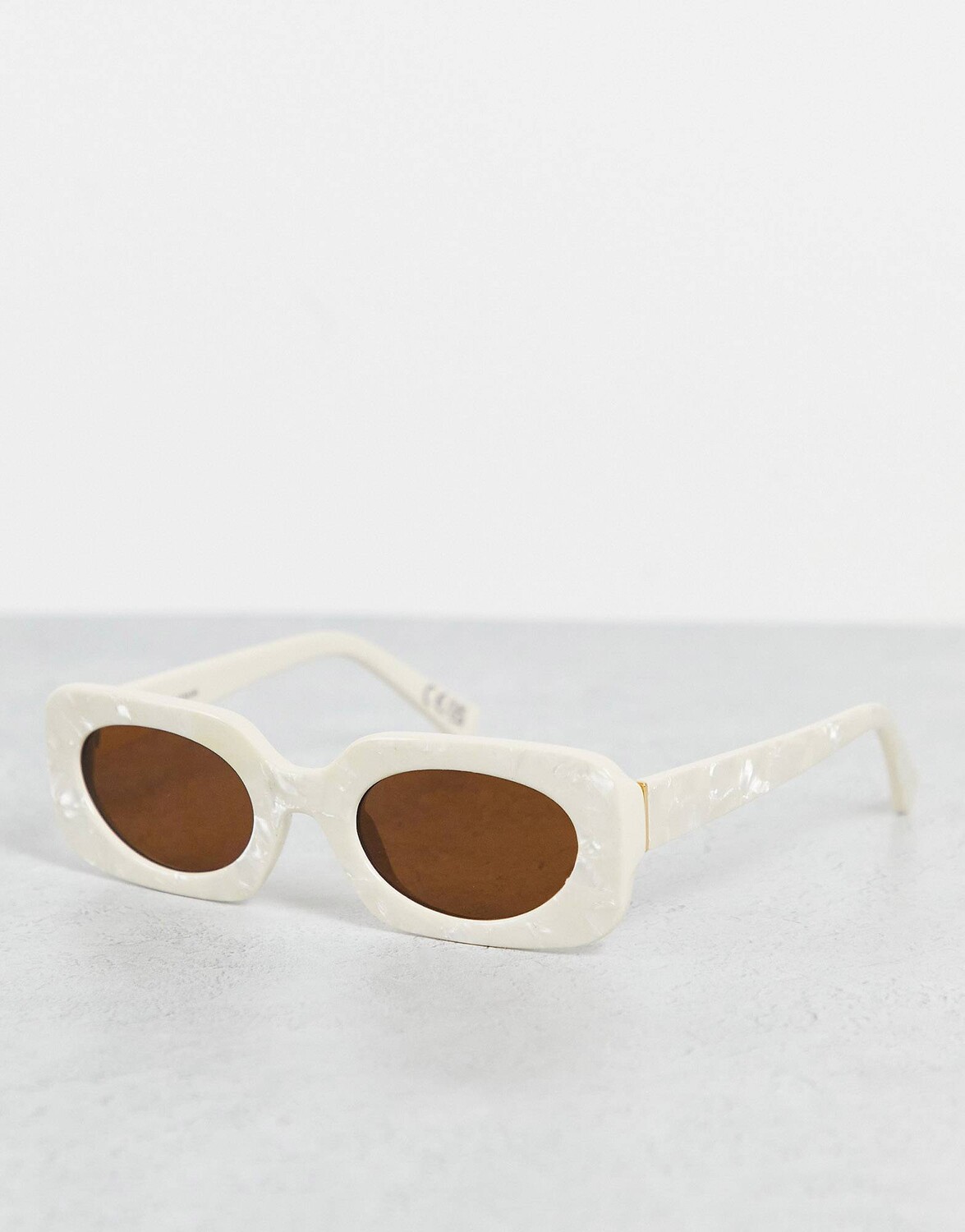 

Белые солнцезащитные очки в квадратной оправе ASOS DESIGN - WHITE