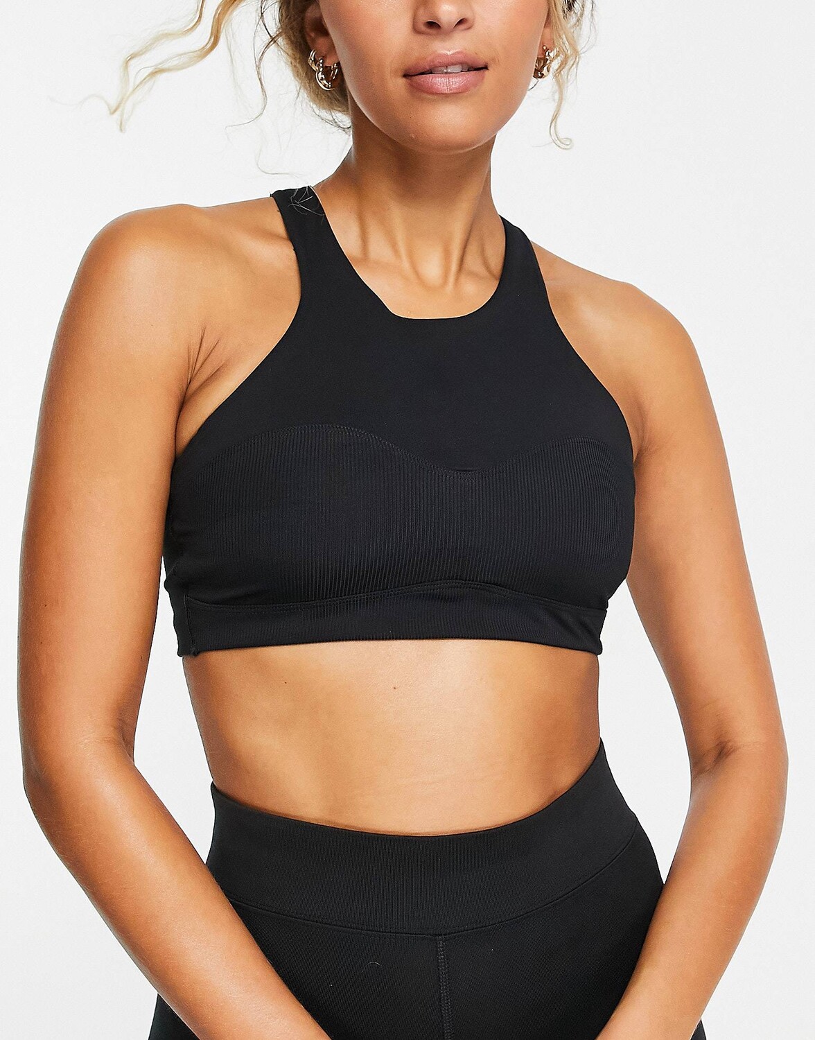 

Черный спортивный бюстгальтер в рубчик с легкой поддержкой Nike Yoga Elate Dri-FIT