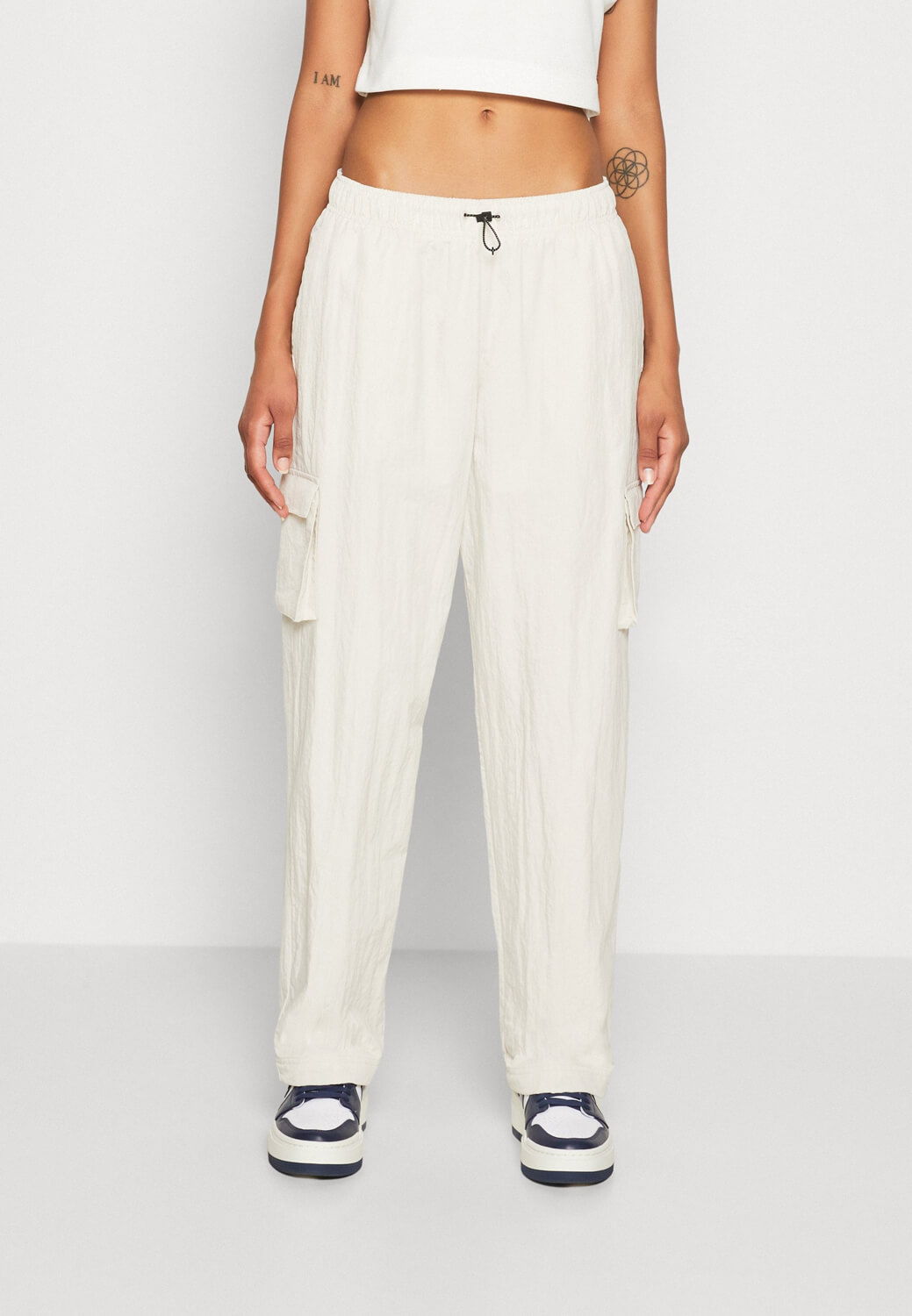 Брюки Nike Sportswear Cargo, белый белые атласные брюки карго прямого кроя jdy