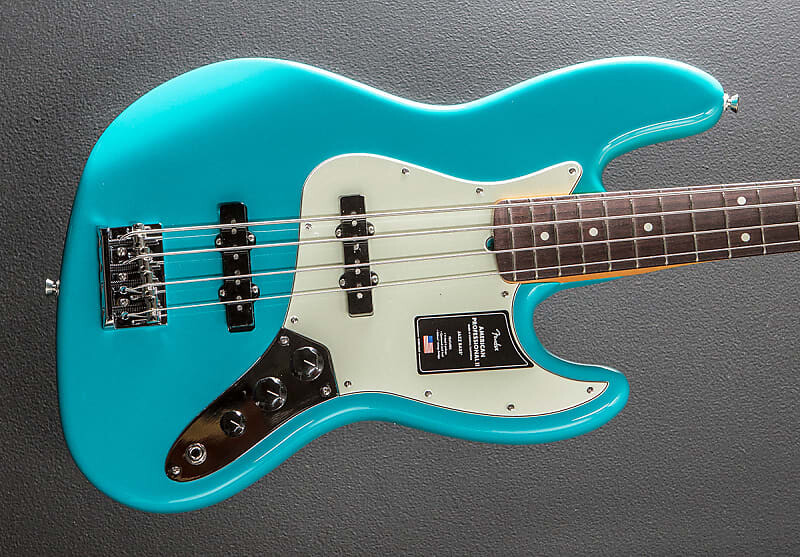 

American Professional II Jazz Bass - Синий Майами с палисандровым деревом Fender American Professional II Jazz Bass - Miami w/