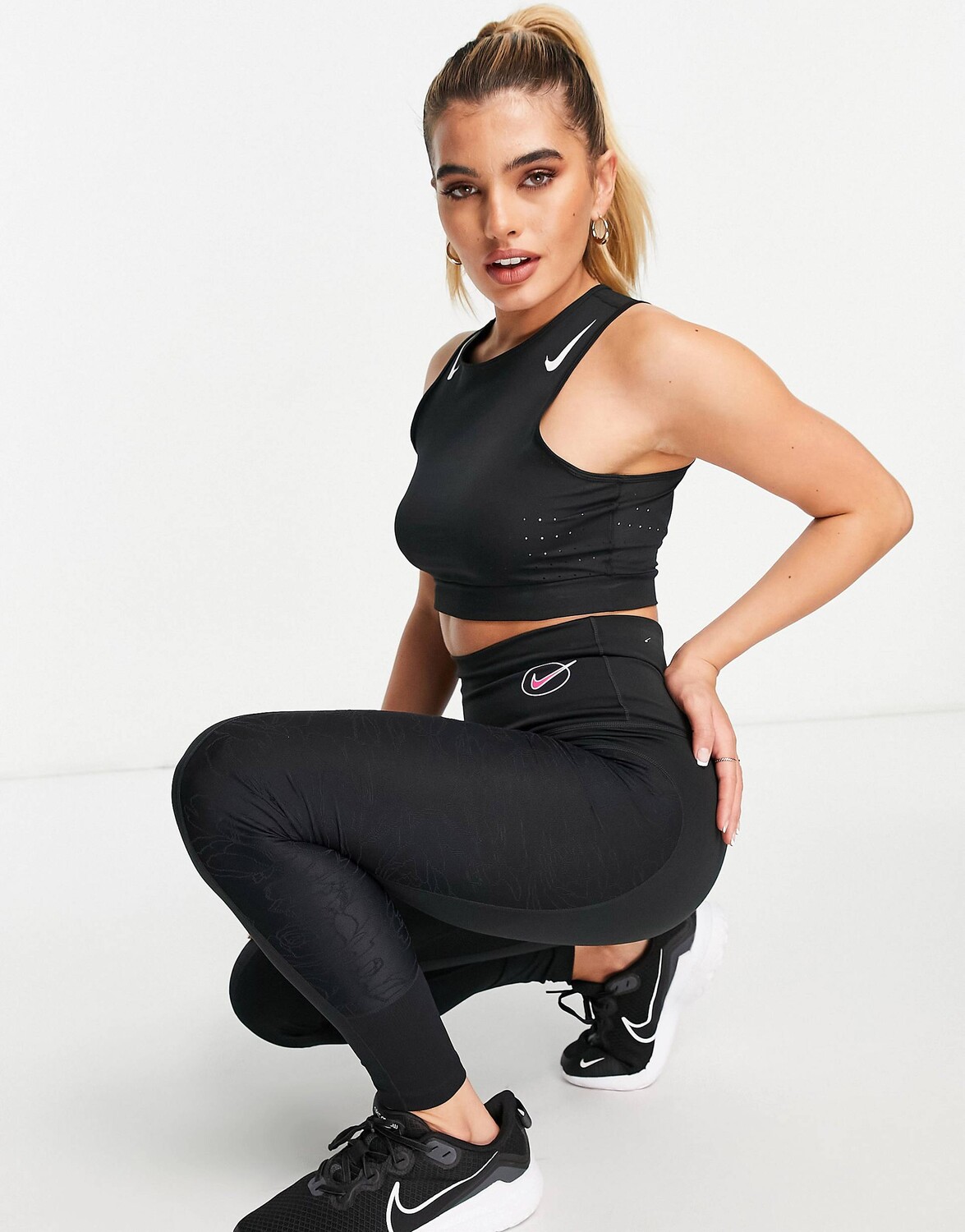 

Черные леггинсы с высокой посадкой и небольшим логотипом Nike Training Icon Clash Dri-FIT, Черный