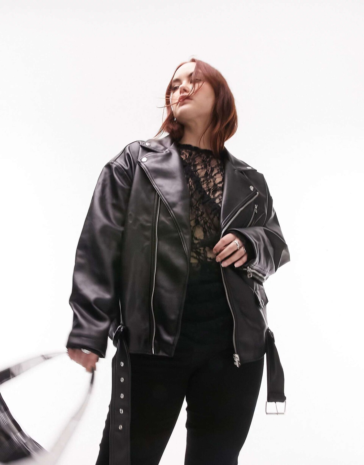 

Черная оверсайз-байкерская куртка из искусственной кожи Topshop Curve