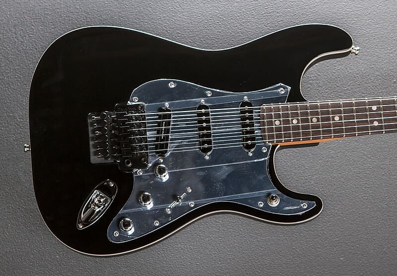 

Том Морелло Стратокастер Fender Tom Morello Stratocaster