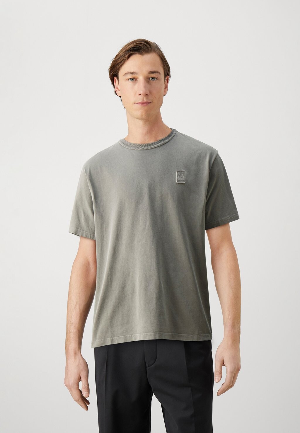 

Футболка базовая MINERAL OUTLINER Belstaff, цвет dark cloud grey
