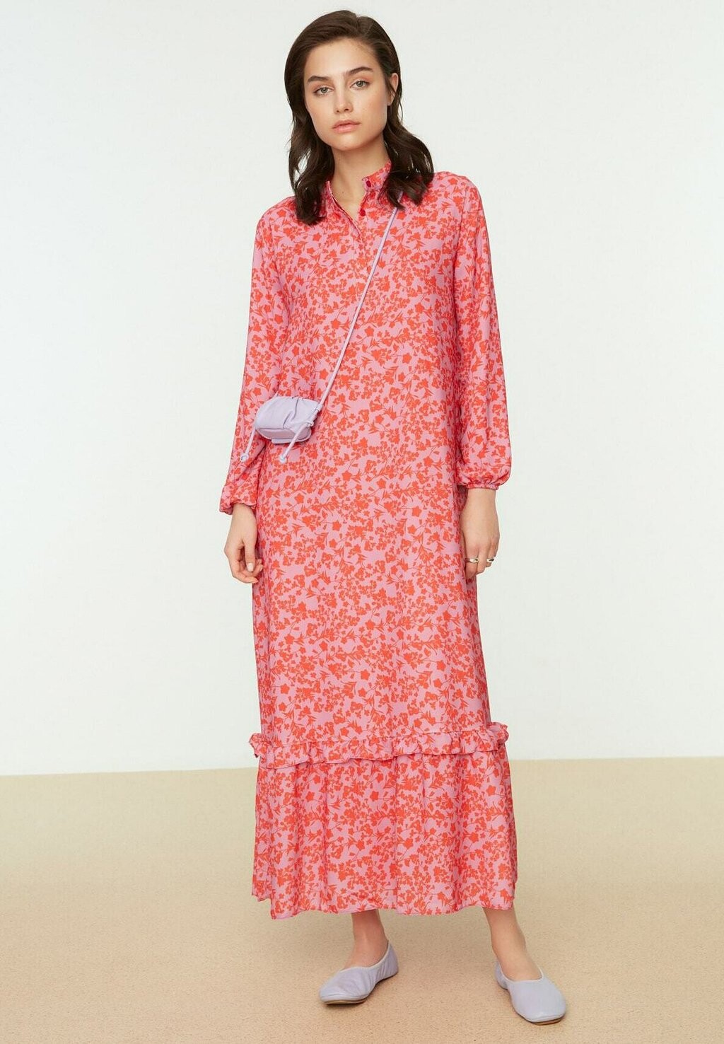 

Длинное платье Trendyol Modest, красный