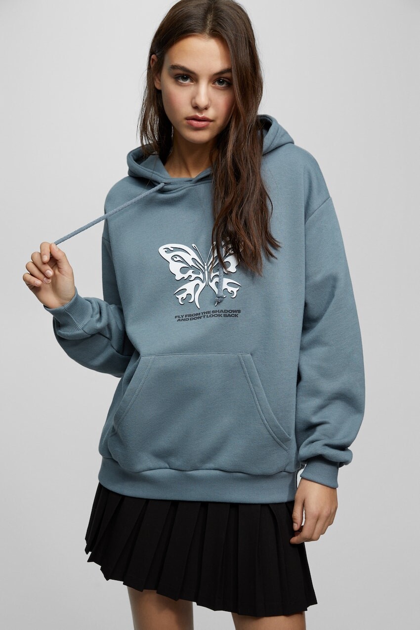 

Худи оверсайз с бабочками Pull&Bear, серо-синий