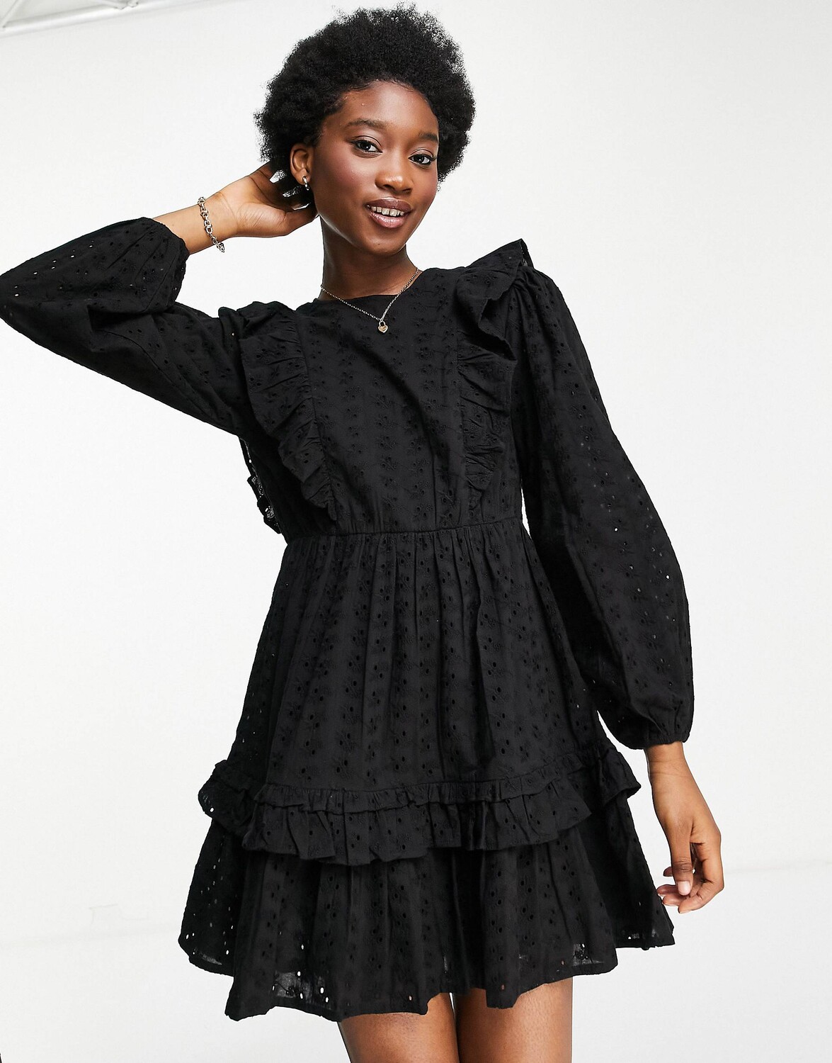 

Черное расклешенное платье мини с вышивкой Miss Selfridge