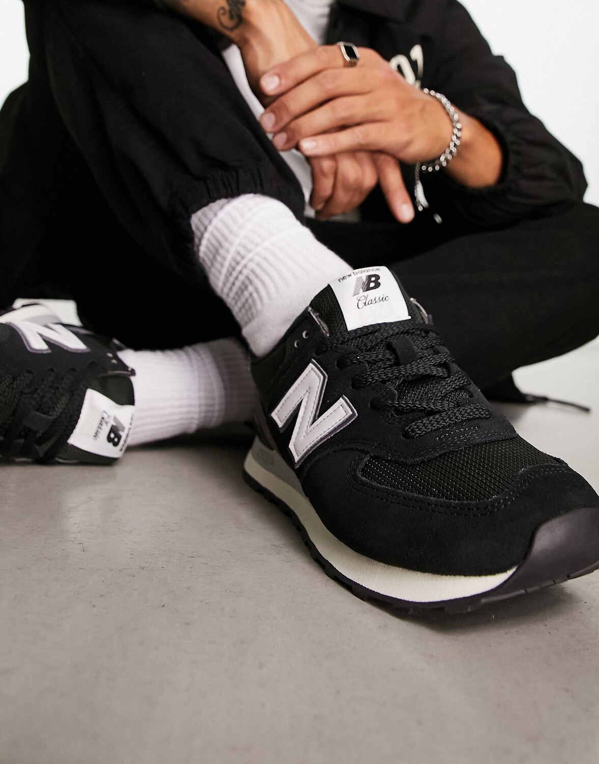 

Черно-белые кроссовки New Balance 574