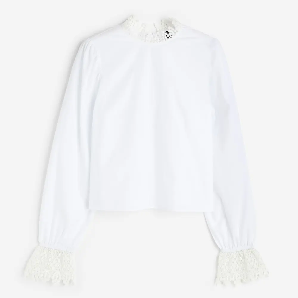 цена Блузка H&M Lace-trimmed Poplin, белый