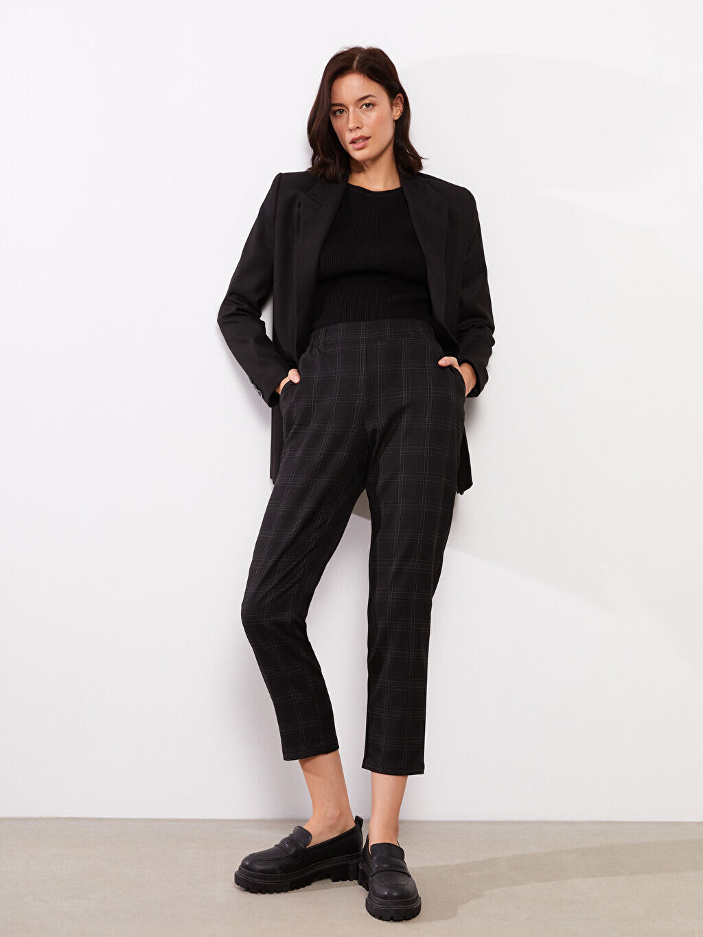 

Женские брюки в клетку Carrot Cut LCWAIKIKI Classic, Черный