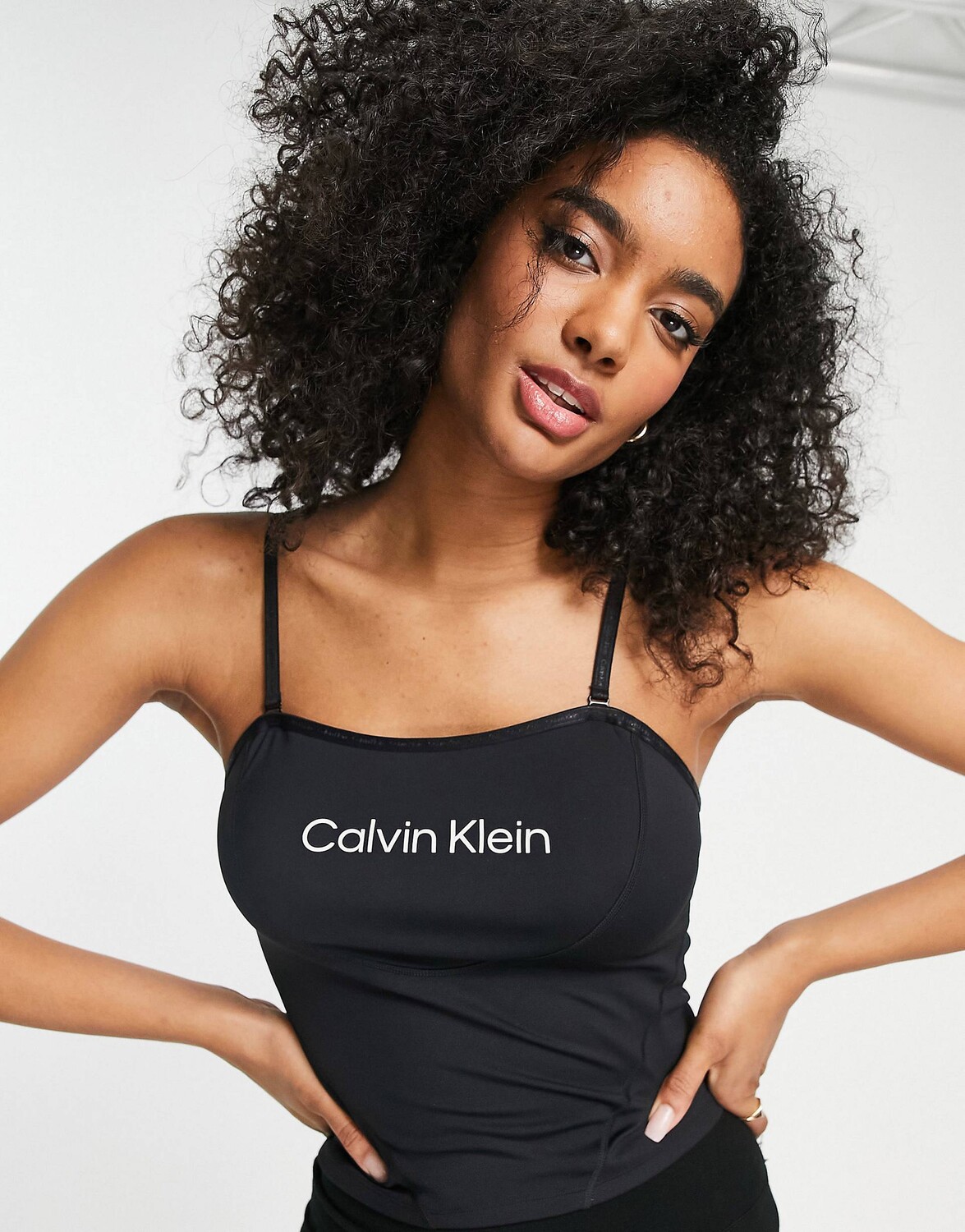 

Черный спортивный бюстгальтер на бретельках с логотипом Calvin Klein Performance