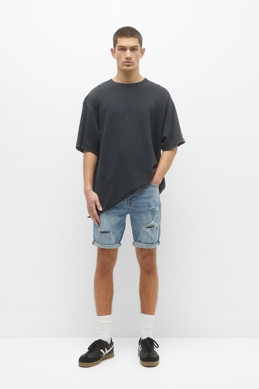 

Рваные облегающие джинсовые шорты-бермуды Pull&Bear, синий