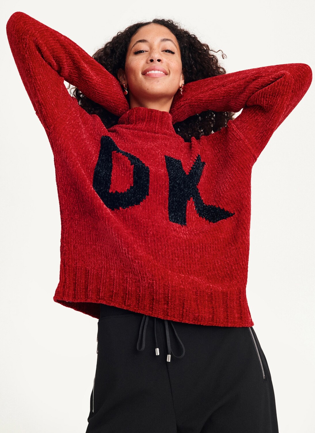

Свитер с логотипом DKNY